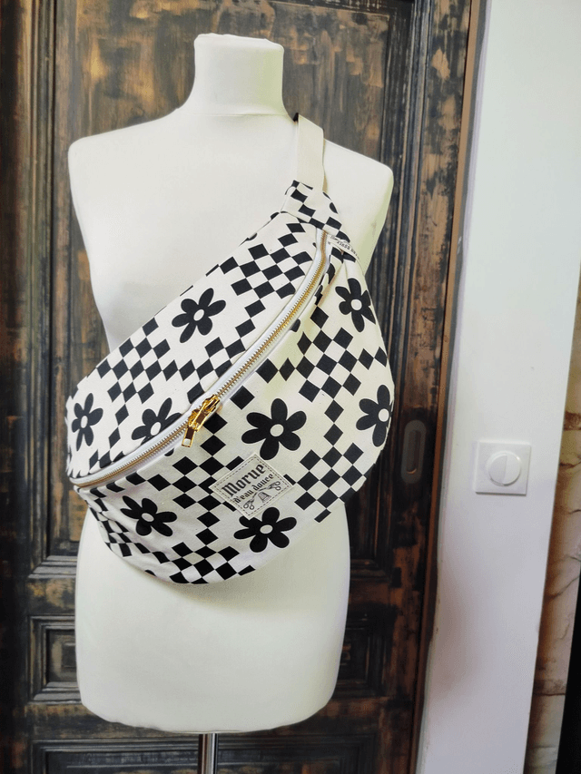 Sac  banane XXL damier fleur NOir et beige 
