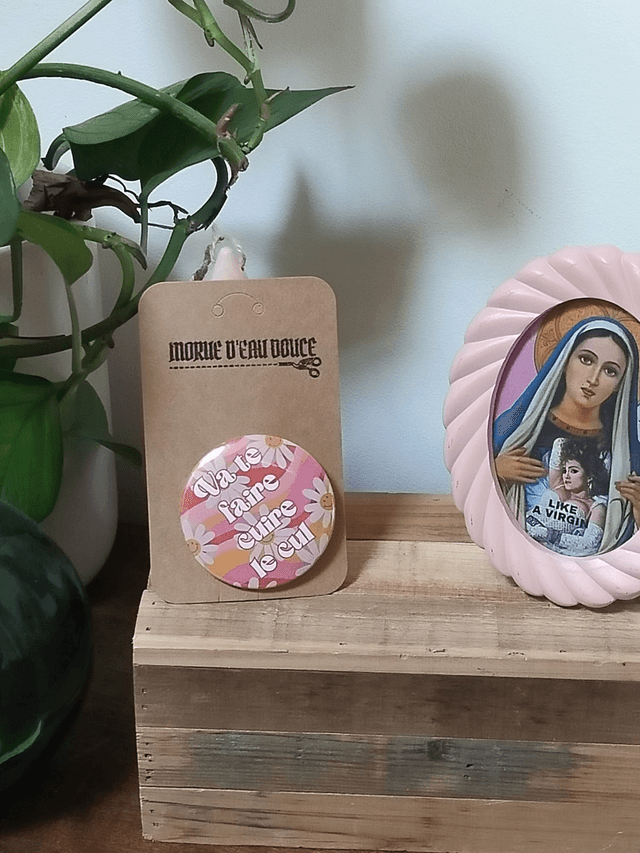 Badge &quot;Va te faire cuire le cul&quot; (fleurs)